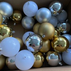 Winter Wonder Lane 32 Piece Shatterproof Ornaments